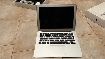 MacBook Air 13” (2017) – Intel i5, 8GB RAM, 128GB SSD, macOS - 6