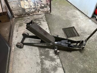 Hydraulický zvedák. - 6