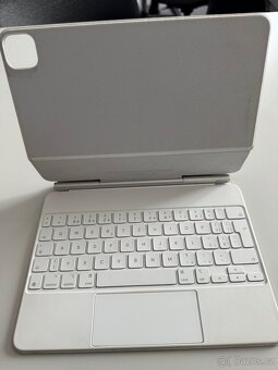 Apple iPad Air (2022) 64GB - 6