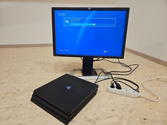 PS 4 PRO 1TB – po servisu, výborný stav, příslušenství - 6
