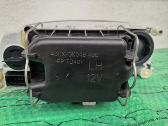 levý přední xenonový světlomet Škoda Octavia II - 6