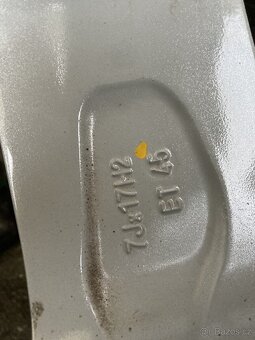 Alu kola se zimními pneu Škodu Karoq a Seat Ateca - 6