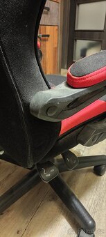 Prodávám Dětskou herní kancelářskou židli Dino černá/červená - 6