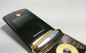 Motorola Razr V8 Gold, mobilní telefon - 6