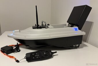 Loďka s GPS - jednoruční ovladač velmi SILNÁ BATERIE 18000m - 6