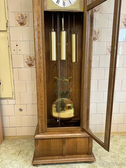 Krásné stojací podlahové hodiny, mechanické, dubové - 6
