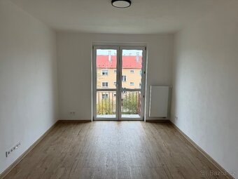 Pronájem bytu 2+1, cihlový dům, centrum Ostrova - 6