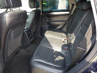 Volkswagen Touareg 3,0 TDi KŮŽE,NAVI,VÝHŘEV,1.MAJ - 6