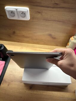 Macbook 12" , 2017 , 8/256 GB - 6