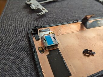 3x Google Pixel 5 5G, 1 funkční, dva na díly - 6