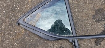 Zadni male okno ze dveri octavia 4 sedan trojuhelnik - 6