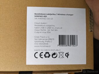 Dřevěná bezdrátová nabíječka MIN PAD - 6
