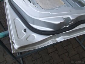 Prodám pravé přední a zadní dveře na Ford Fusion 2004 - 6