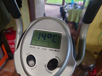 Posilovací šlapací stroj s LCD displejem. - 6