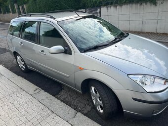 Ford Focus Ghia - 6