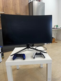PlayStation 5 Pro + dva dualSense ovladače a monitor MSI G32 - 6