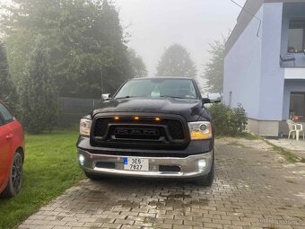 Dodge RAM 1500 Laramie 5.7 HEMI CrewCab2014--4x4--tažné 3.5t - 6