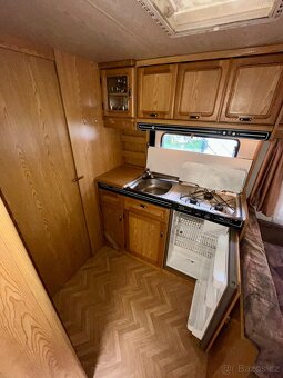 KARAVAN OBYTNÝ PŘÍVĚS BURSTNER TOP STAV 8m - 6