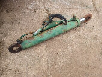 Kabina, hlavní pístnice  na nakladač UNHZ 750 - 6