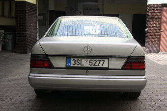 Mercedes-Benz 124 300 CE - 6