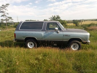 Dodge ramcharger - 6