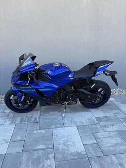 Yamaha R1 - 6