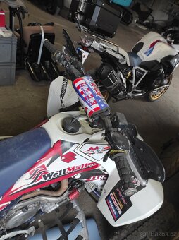 Závodní čtyřkolka Suzuki - 6