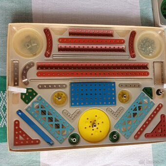 Ikonická konstrukční stavebnice MERKUR 7, z r. 1982 - 6