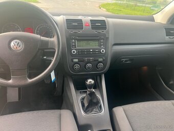 Volkswagen Golf 1.6 75kW Climatronic ALU ŠÍBR - 6