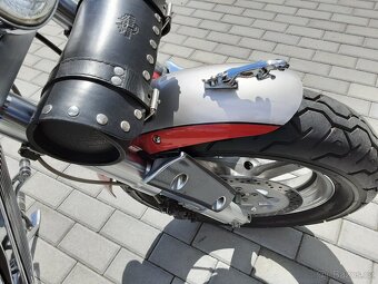 Suzuki VZ 800 Marauder - 6