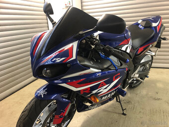 Yamaha R1 - 6