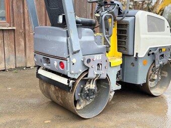 Vibrační válec Dynapac CC800 - 6