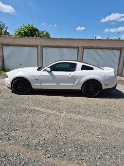 ford mustang GT 5.0 - 6