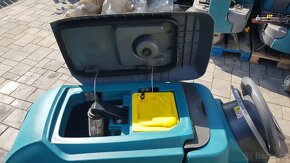 Podlahový mycí stroj TENNANT T300e - 6