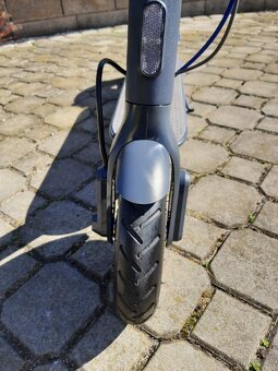 Prodám Elektrickou koloběžku Xiaomi Electric Scooter 3 - 6