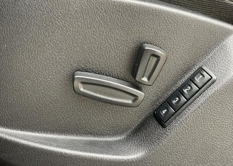 Ford S-MAX 2.0TDCi 7MÍST PANORAMA NAVI manuál 120 kw - 6
