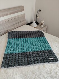 Háčkovaná dětská deka sivo-modrá - 6
