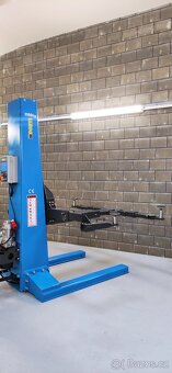 Mobilní jednosloupový zvedák 3500/2500 kg ,záruka - 6