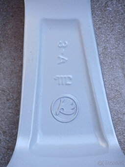 Pěkná nová zimní orig alu kola Škoda Karoq 215/60/16 - 6