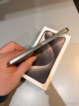 iPhone 15 Pro Max 256 GB pouštní titan - 6