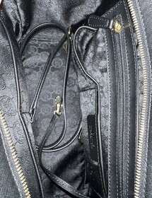 Černá kabelka Michael Kors s cestovatelskými motivy - 6