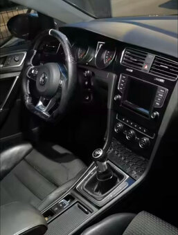 VOLKSWAGEN VOLANT KARBON - PERFOROVANA KOŽA - BIELE ŠITIE - 6