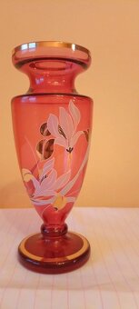 Červená váza s malovanými květy - 6