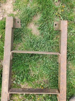 železný žebřík se skloněnými stupňi - 6