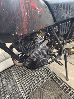 Suzuki DR 500 - 6