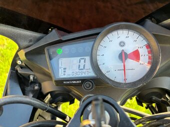 Yamaha YZF R125 - 6