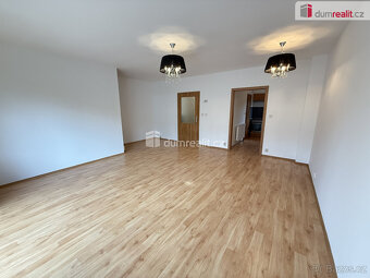 Pronájem řadového domu 5+kk 120 m2 P19 Vinoř garáž sklad zah - 6