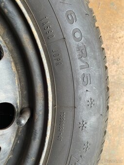 Zimní pneu 185/60 R15 včetně disků - 6