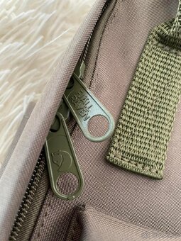 Nový batoh Fjällräven Kanken military 7L - 6