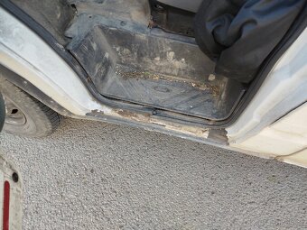 Ford tranzit 2.4 - 6